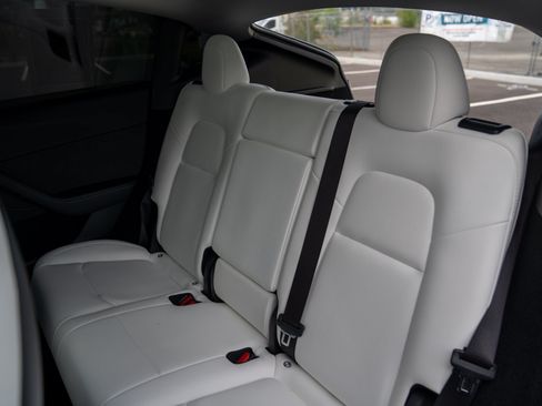 Used 2023 Tesla Model Y Long Range AWD/4WD image 22