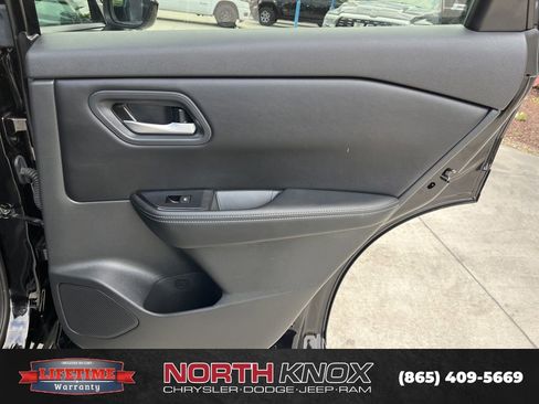 Used 2025 Nissan Rogue SV FWD image 22