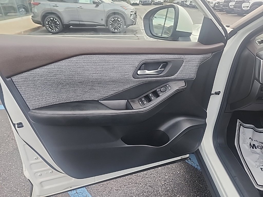 Certified 2023 Nissan Rogue SV AWD/4WD image 11