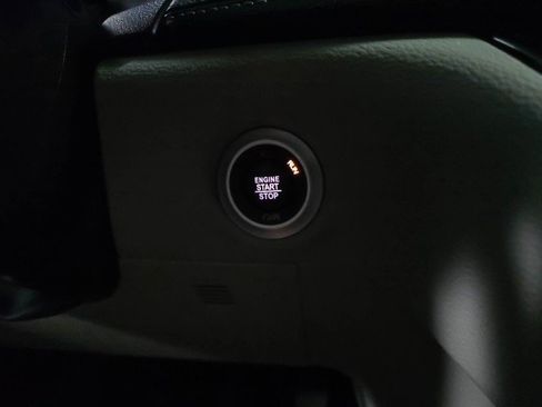 Used 2024 Chrysler Pacifica Touring-L FWD image 26