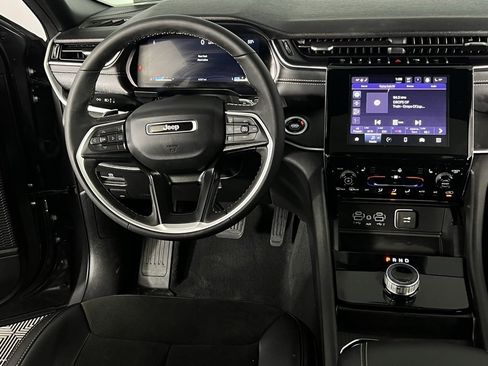 Certified 2025 Jeep Grand Cherokee L Altitude image 13