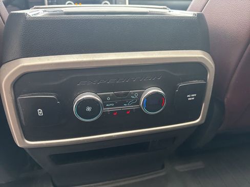 Used 2023 Ford Expedition Limited image 31