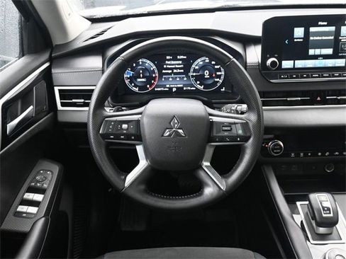 Used 2024 Mitsubishi Outlander SE image 24