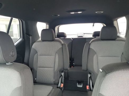 Used 2023 Chevrolet Traverse LT w/ Rear Camera Mirror Package AWD/4WD image 6