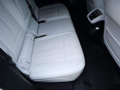 Used 2024 Cadillac Lyriq Luxury RWD image 16
