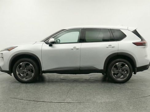 Used 2025 Nissan Rogue SV FWD image 4