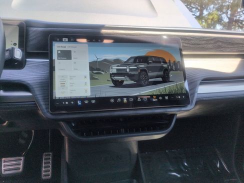 Used 2023 Rivian R1S Adventure AWD/4WD image 18