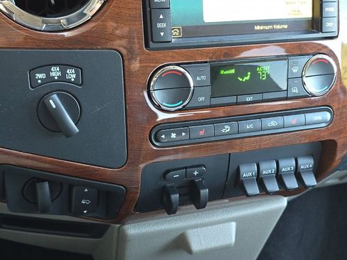 Used 2010 Ford F250 Cabela's AWD/4WD image 20