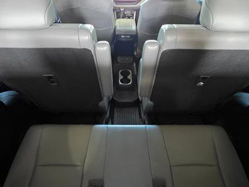 Used 2022 Toyota Highlander Limited image 30