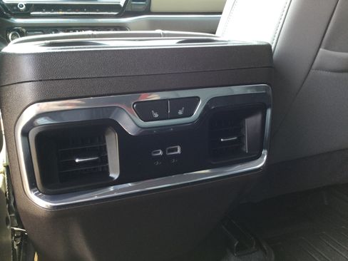 Used 2024 GMC Sierra 3500 SLT w/ SLT Premium Package AWD/4WD image 10