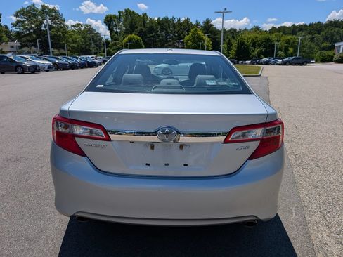 Used 2012 Toyota Camry XLE FWD image 4