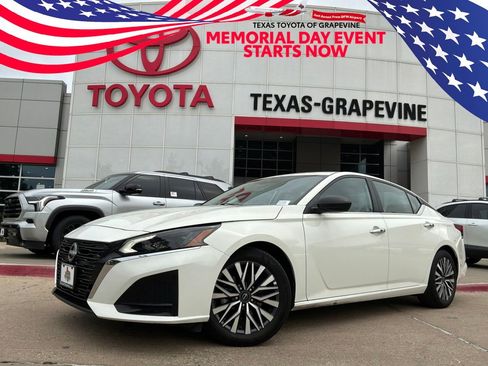 Used 2025 Nissan Altima 2.5 SV FWD image 1