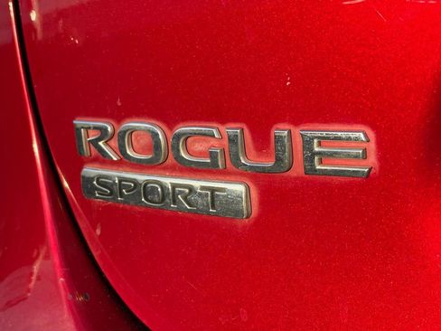 Used 2021 Nissan Rogue Sport SV w/ Technology Package FWD image 11