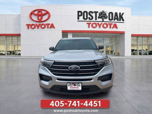 Used 2022 Ford Explorer XLT AWD/4WD image 3