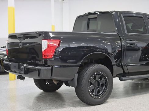 Used 2018 Nissan Titan SV w/ SV Convenience Package image 10