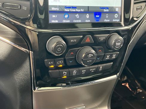 Used 2022 Jeep Grand Cherokee Limited image 16