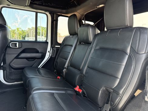 Used 2018 Jeep Wrangler Unlimited Sahara AWD/4WD image 30
