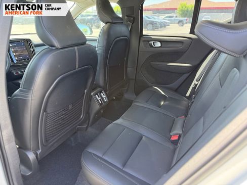 Used 2025 Volvo XC40 B5 Plus AWD/4WD image 4