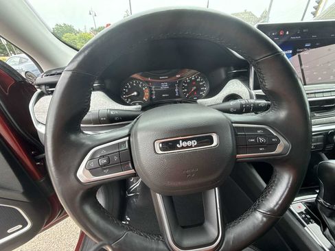Used 2022 Jeep Compass Latitude w/ Sun and Sound Group AWD/4WD image 11