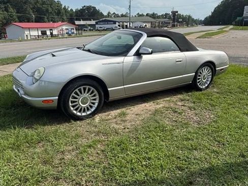 Used 2005 Ford Thunderbird RWD image 4