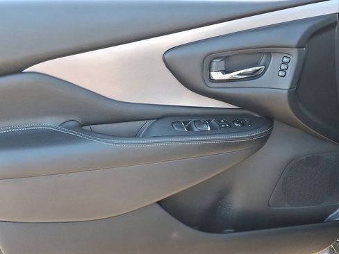 Used 2024 Nissan Murano SL image 12