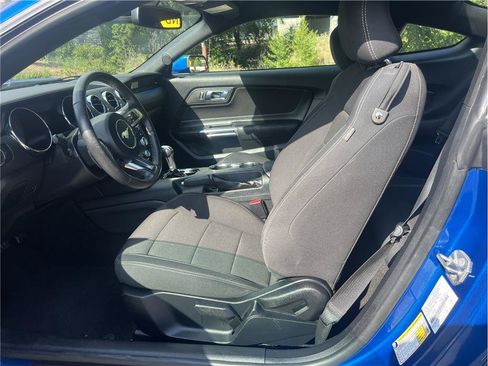 Used 2017 Ford Mustang Coupe RWD image 12