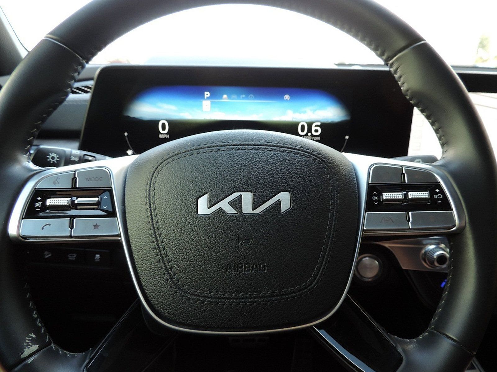 Used 2024 Kia Telluride SX w/ Towing Package FWD image 23