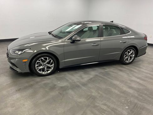 Used 2022 Hyundai Sonata SEL w/ Convenience Package image 3