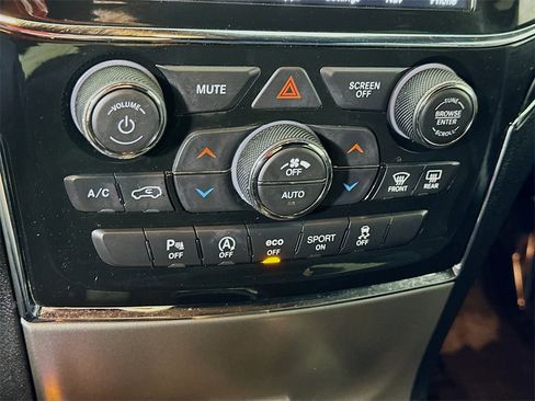 Used 2022 Jeep Grand Cherokee Limited w/ Tech Group image 27