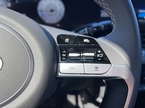 Used 2025 Hyundai Elantra SEL image 18