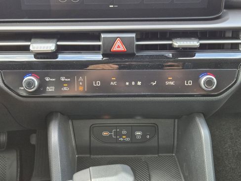 New 2026 Kia Sportage EX FWD image 16