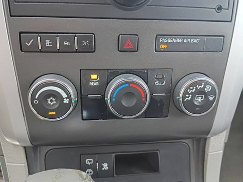 Used 2012 Chevrolet Traverse LT FWD image 24