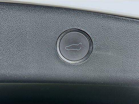 Used 2023 Tesla Model 3 Standard Range image 28