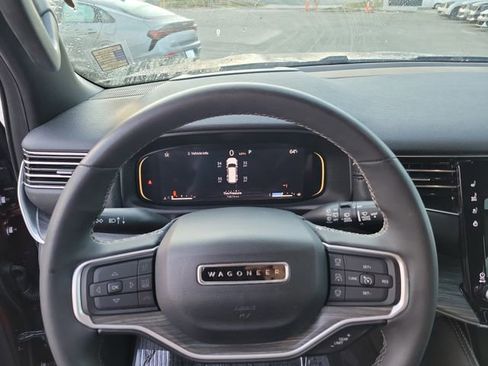 Used 2023 Jeep Wagoneer L Series III w/ Preferred Equipment Group image 20