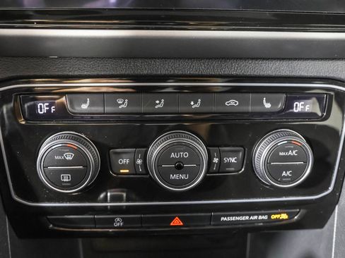 Used 2022 Volkswagen Atlas Cross Sport SEL image 34