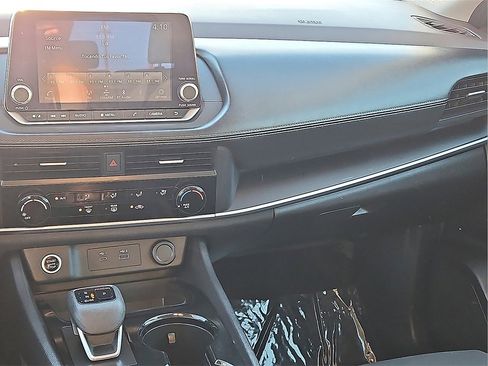 Used 2023 Nissan Rogue S image 16