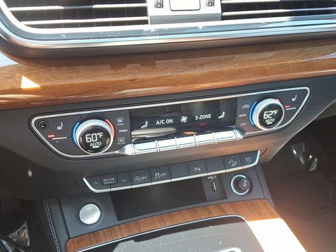 Certified 2022 Audi Q5 2.0T Premium Plus w/ Premium Plus Package AWD/4WD image 17