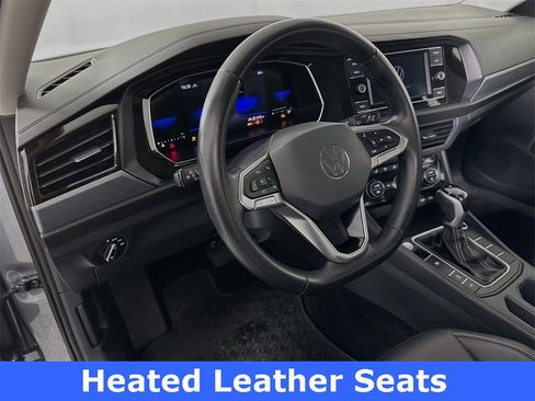 Used 2023 Volkswagen Jetta SE image 2