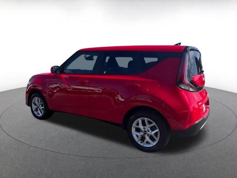 Used 2025 Kia Soul LX w/ LX Technology Package FWD image 9