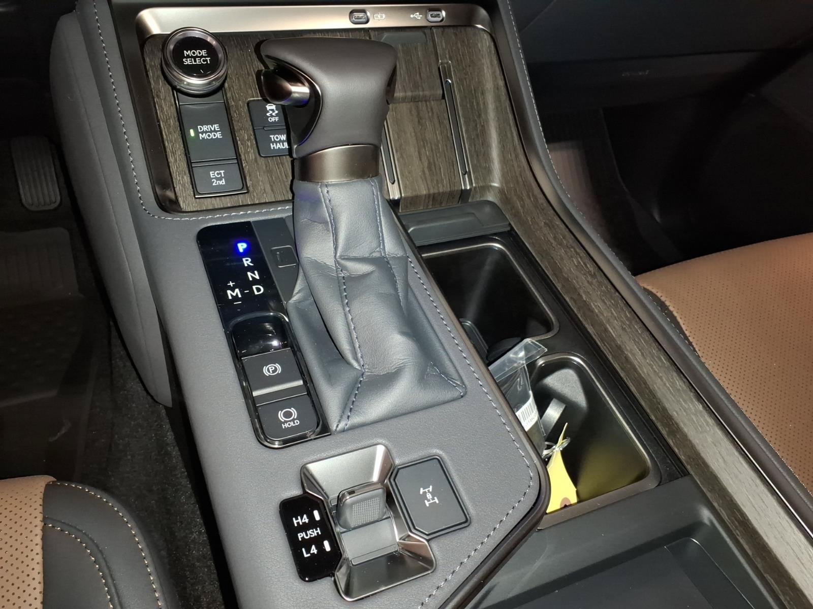 New 2026 Lexus GX 550 w/ Accessory Package (2T) AWD/4WD image 8
