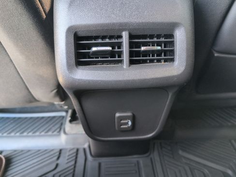 Used 2024 GMC Terrain SLE w/ Driver Convenience Package FWD image 32