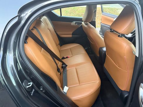 Used 2011 Lexus CT 200h image 18