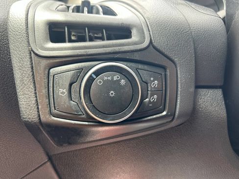 Used 2017 Ford Focus SE FWD image 19