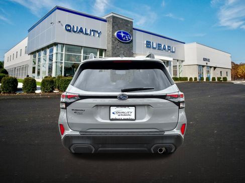 Used 2025 Subaru Forester Limited AWD/4WD image 3