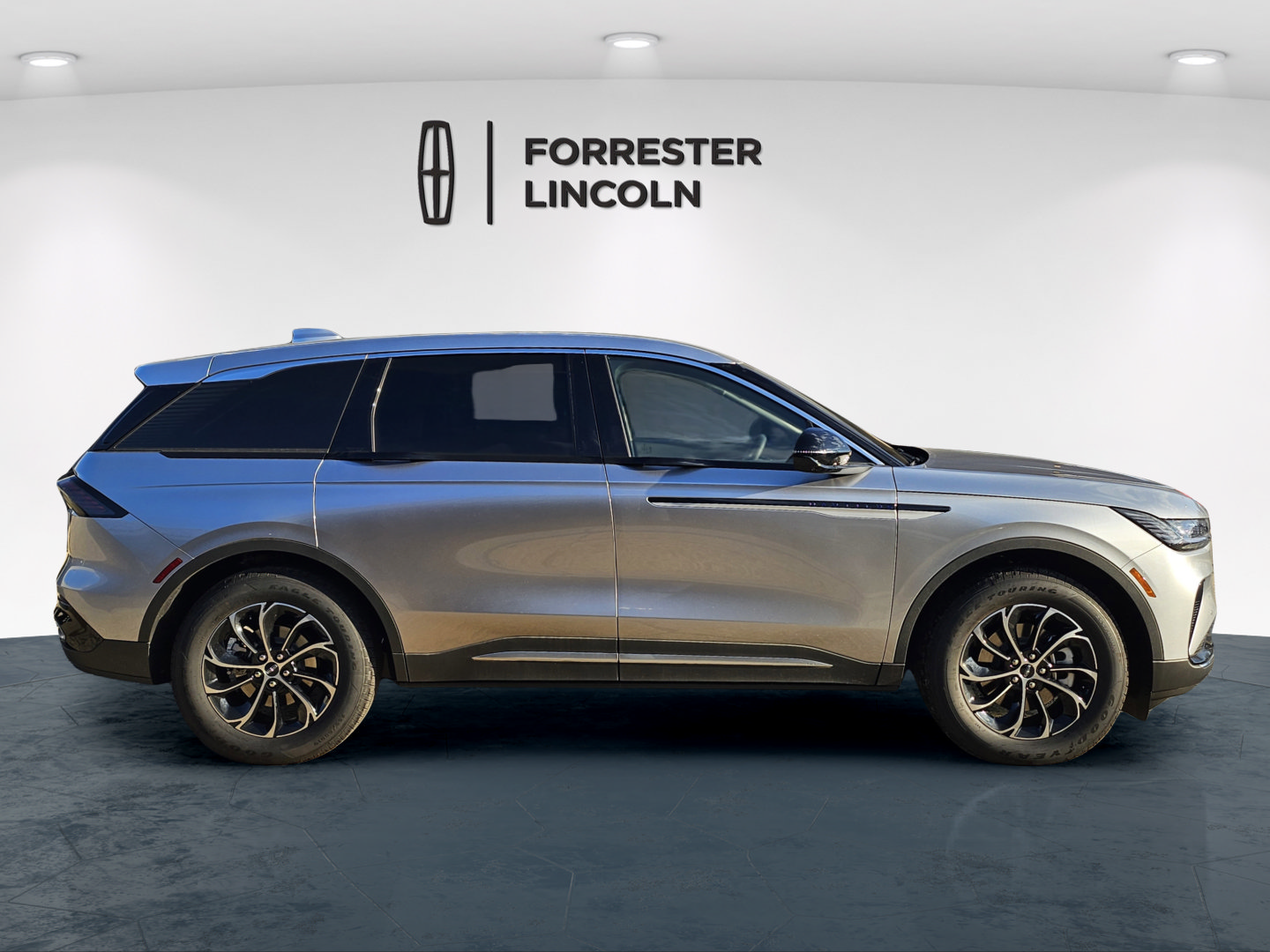 Used 2026 Lincoln Nautilus Premier w/ Equipment Group 102A AWD/4WD image 2