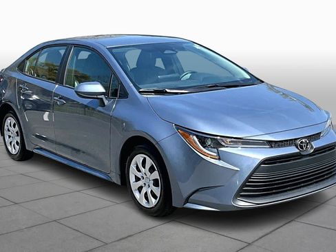 Certified 2025 Toyota Corolla LE image 3
