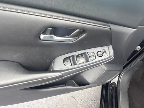 Used 2025 Nissan Sentra SV FWD image 18