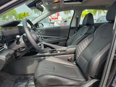 Certified 2023 Hyundai Elantra Limited FWD image 14