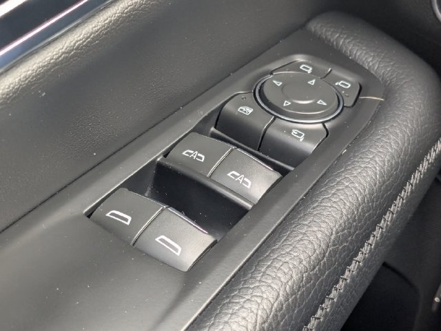 Used 2025 GMC Yukon Denali AWD/4WD image 25
