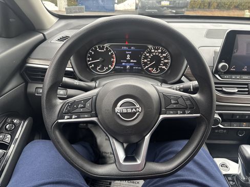 Used 2023 Nissan Altima 2.5 SV image 18